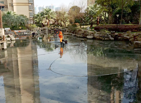 吉州景观池淤泥清理