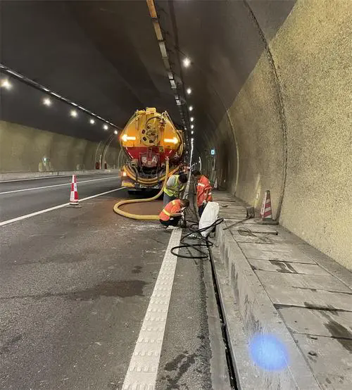 吉州隧道排水渠清淤